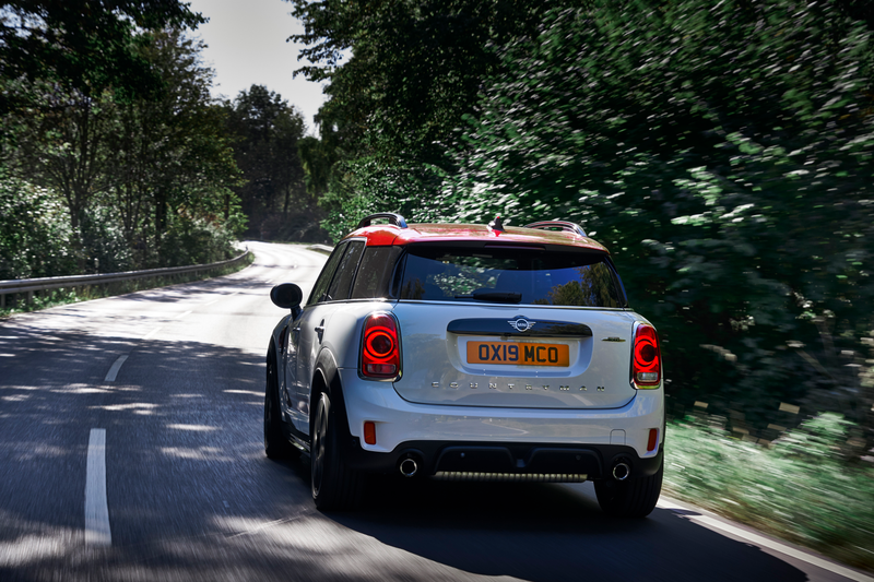 Illustration for article titled New 306 HP Mini Clubman and Countryman John Cooper Works Aim For Hot Hatch Greatness